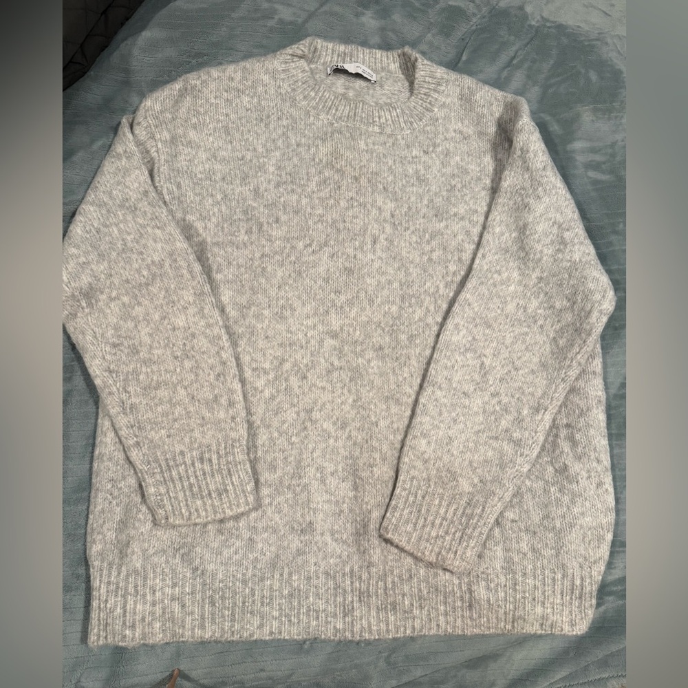 Zara Women's Light Gray Crewneck Sweater